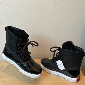 Sorel Black Waterproof Lace Up Scallop Sole Boot with Removeable Footbed - New